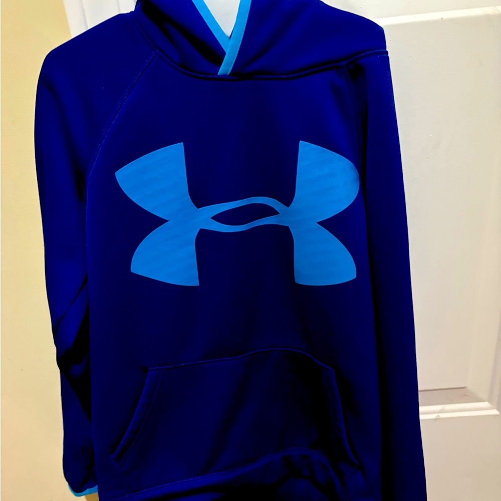 Boy’s Under Armour hoodie size M